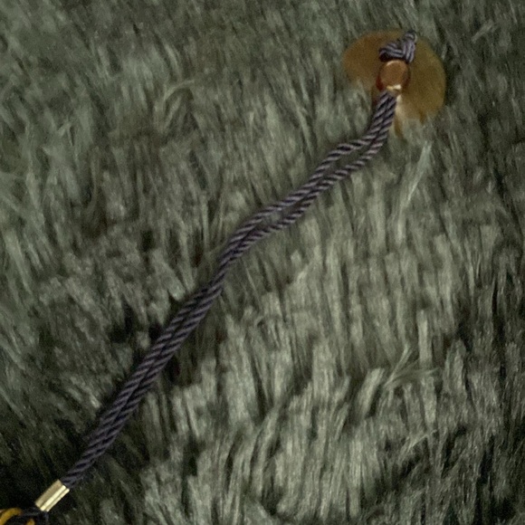 Navy and yellow gold suction cup tassel - Picture 3 of 10